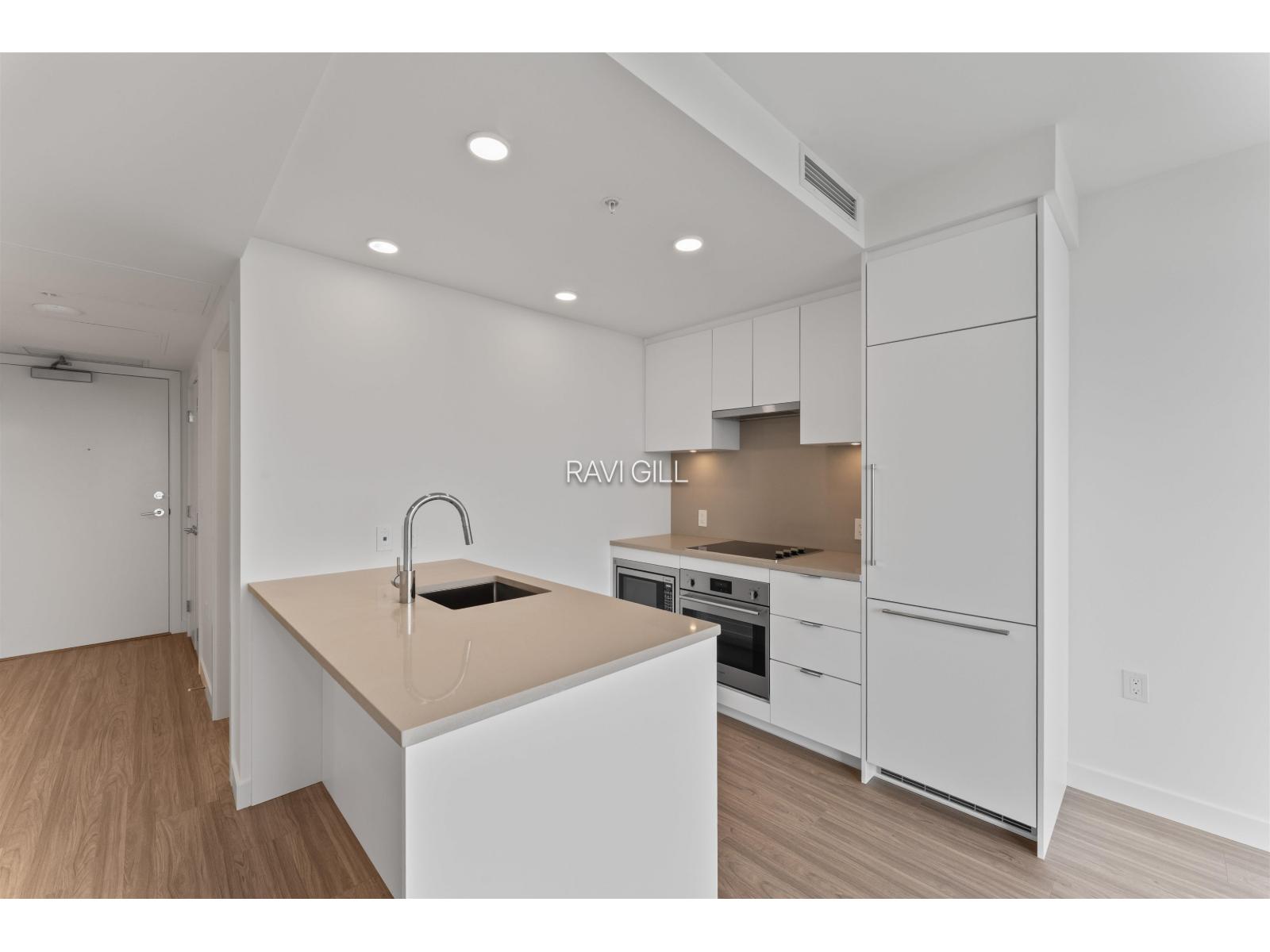 For sale: 1003 13675 107A AVENUE, Surrey, British Columbia V3T0X3