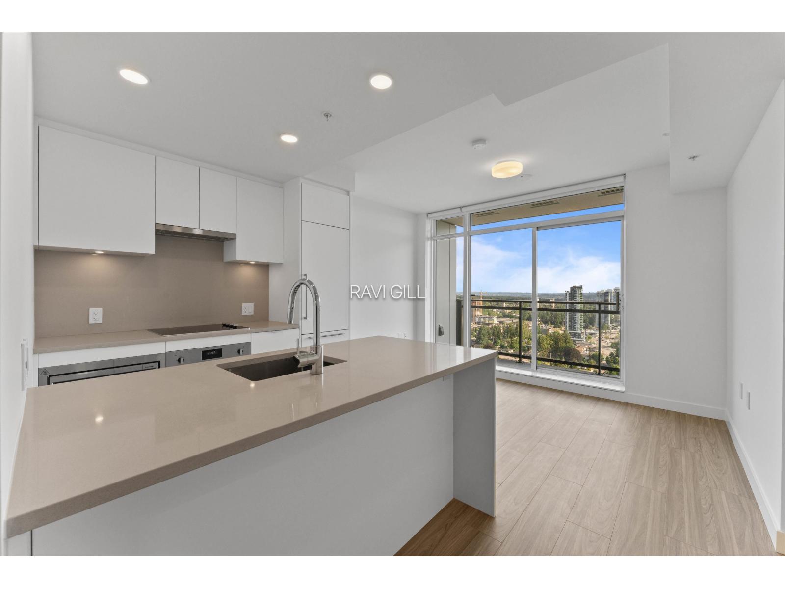For sale: 1003 13675 107A AVENUE, Surrey, British Columbia V3T0X3