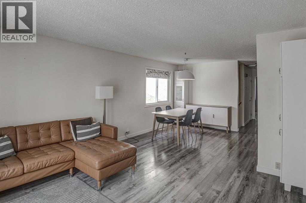 Duplex for Sale in 8408 Berkley Road NW|Calgary, Alberta T3K1B4 4