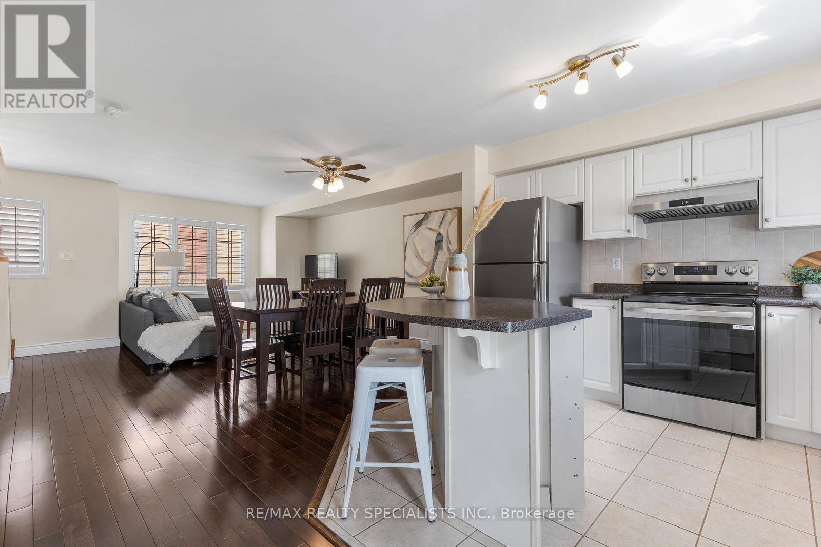 Row / Townhouse for Sale in 8 - 201 TENTH STREET|Toronto (New Toronto), Ontario M8V4C7 5