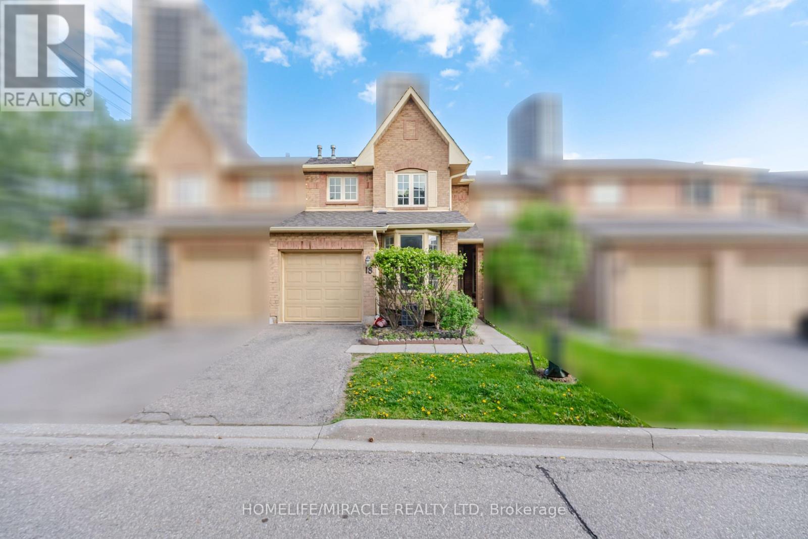 Row / Townhouse for Sale in 18 - 35 CEREMONIAL DRIVE|Mississauga (Hurontario), Ontario L5R3G6 2