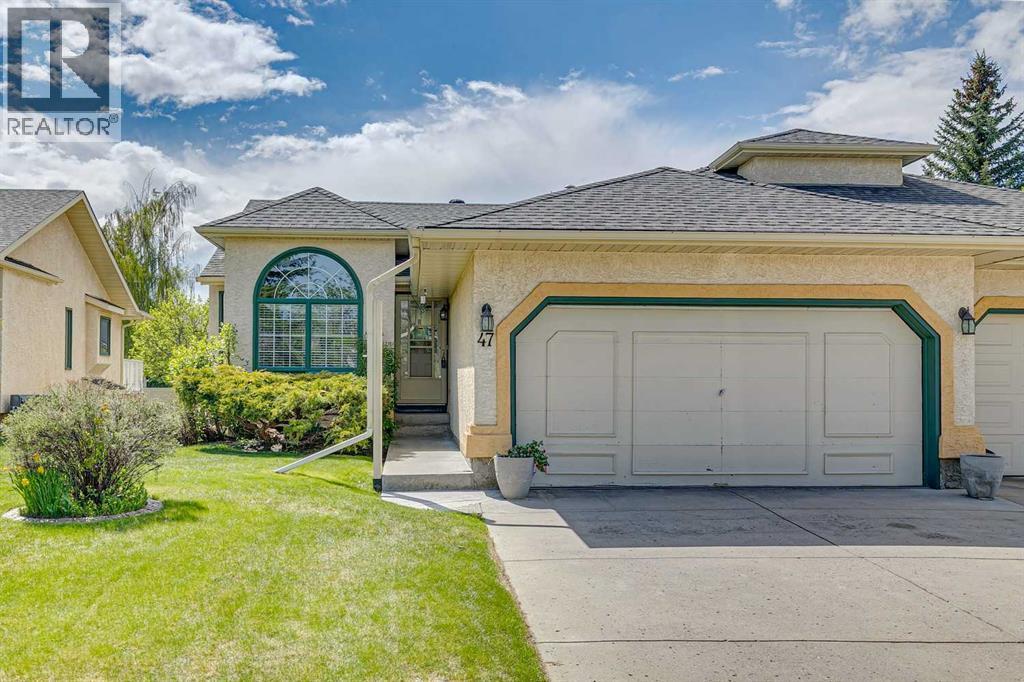 Duplex for Sale in 47 Sunlake Close SE|Calgary, Alberta T2X3H2 2