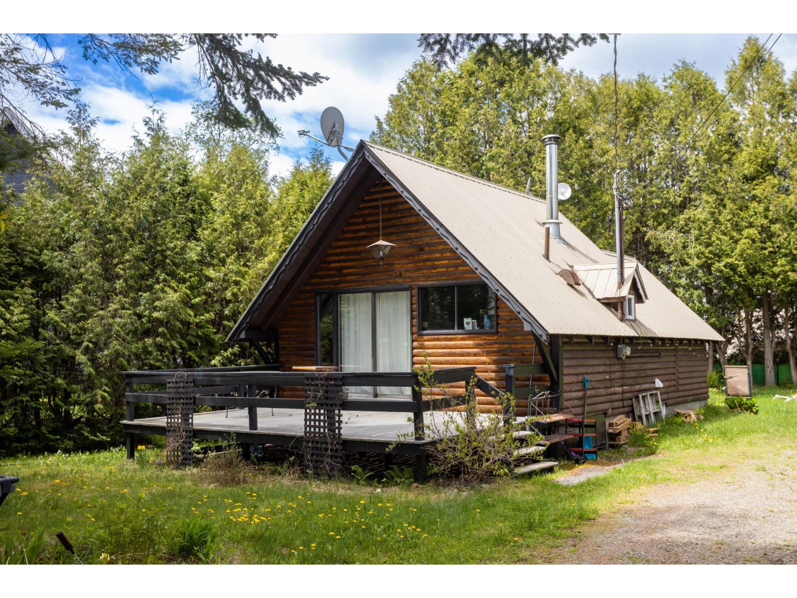 74 373e Avenue, Saint-Hippolyte, Quebec J8A2Z2