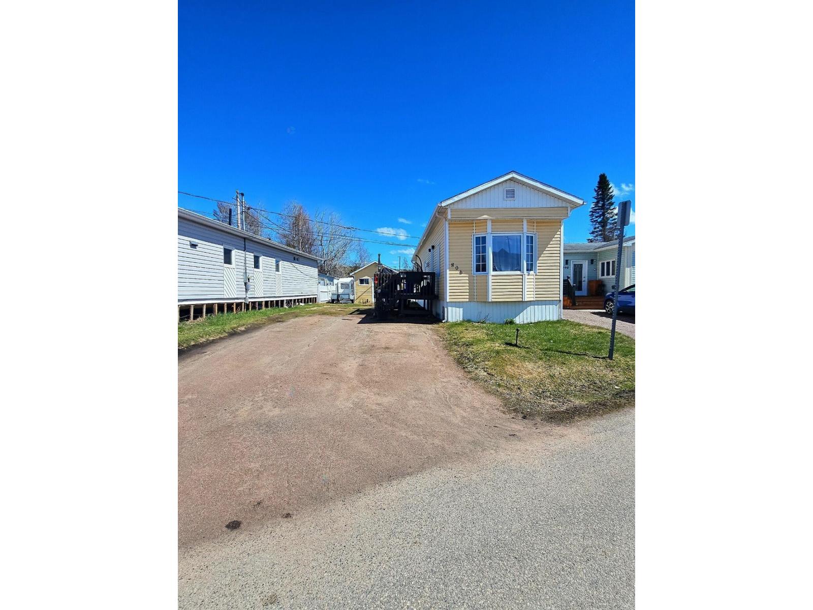 806 Rue du Parc-Parent, Baie-Comeau, Quebec G5C2N5