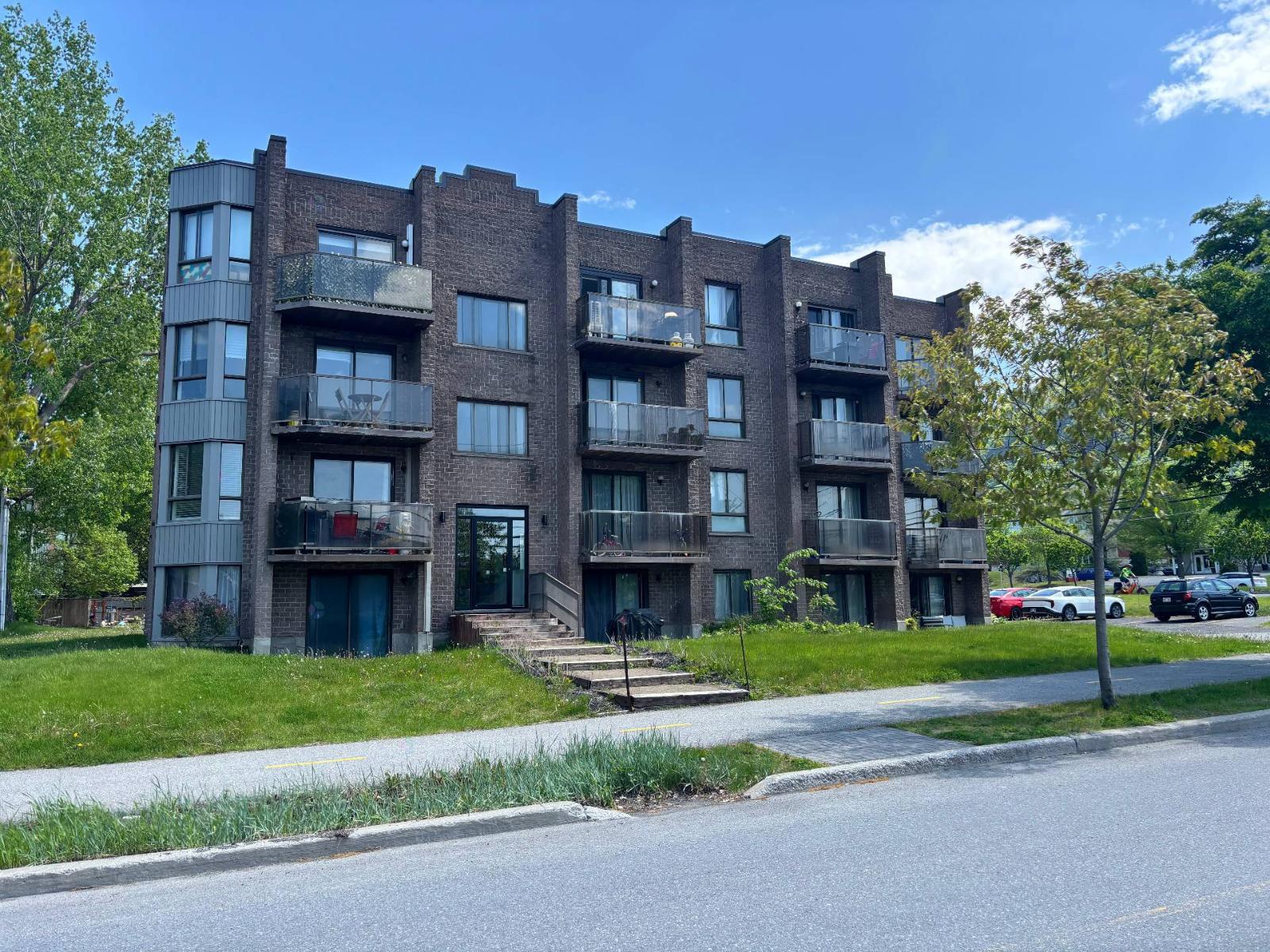 381 Rue Blain, #303, Mont-Saint-Hilaire, Quebec J3H5H8