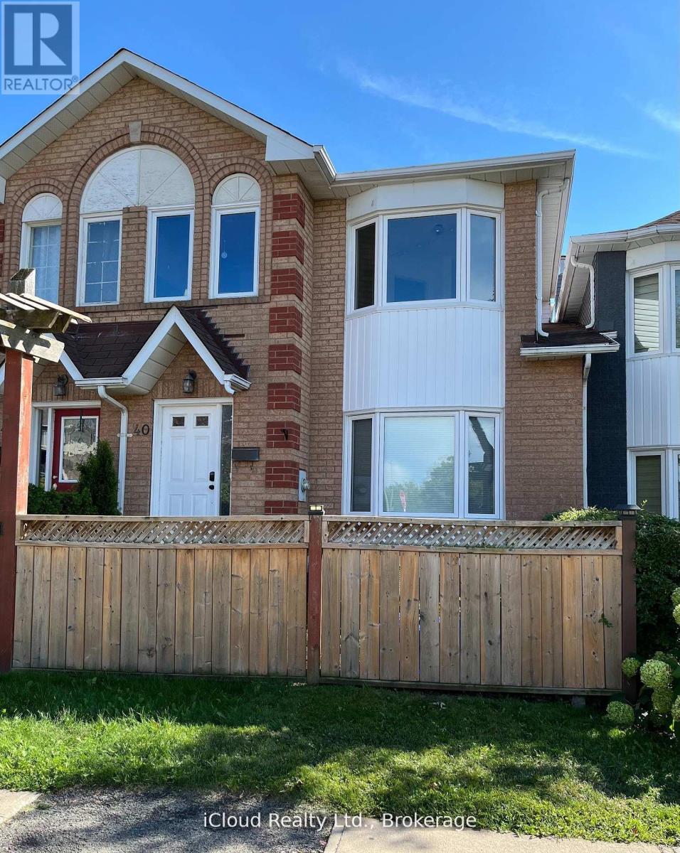 Row / Townhouse for Sale in 40 GLENASHTON DRIVE|Oakville (RO River Oaks), Ontario L6H6G2