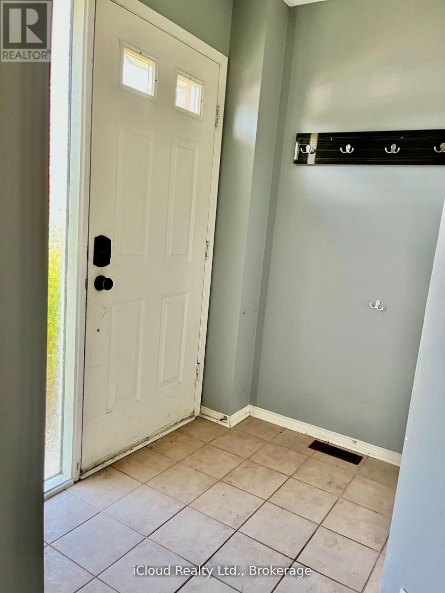 Row / Townhouse for Sale in 40 GLENASHTON DRIVE|Oakville (RO River Oaks), Ontario L6H6G2 3