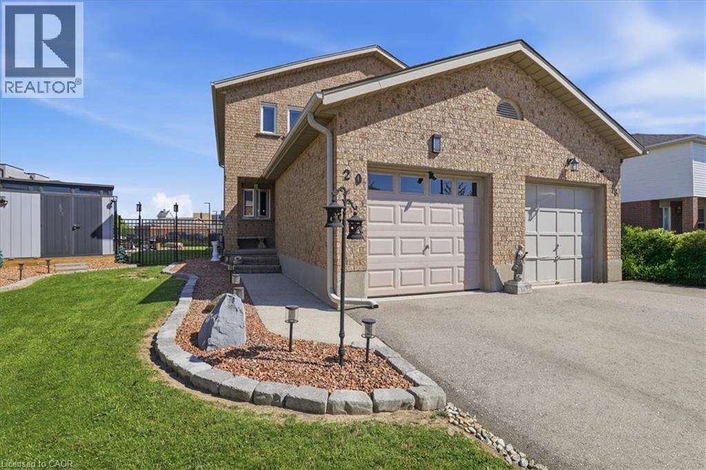 20 RIDGEWAY Crescent, Kitchener, Ontario N2E3M3