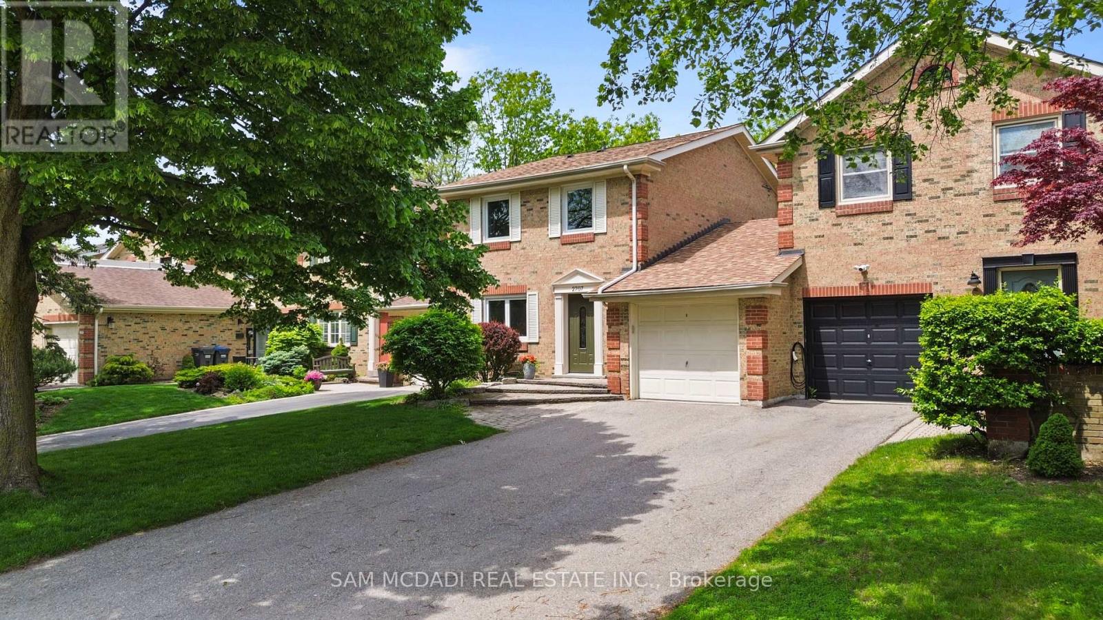 Row / Townhouse for Sale in 2707 JERRING MEWS|Mississauga (Erin Mills), Ontario L5L2M7