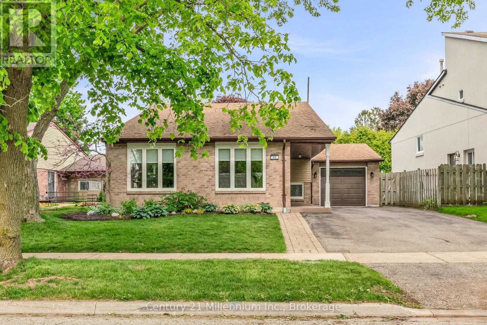 DRIVE - 43 STODDART DRIVE