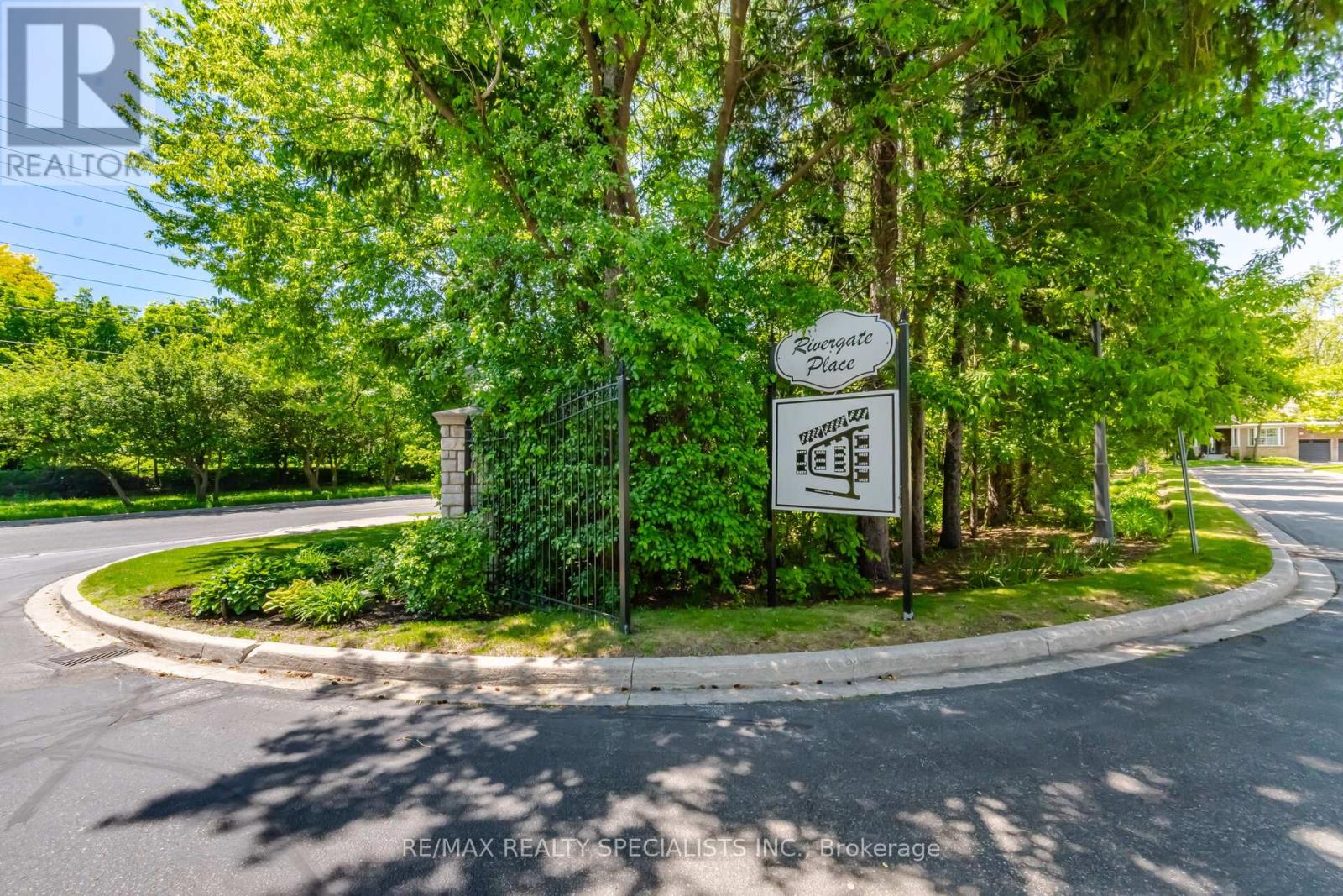 Row / Townhouse for Sale in 6439 RIVERGATE PLACE|Mississauga (Streetsville), Ontario L5N8P8 3