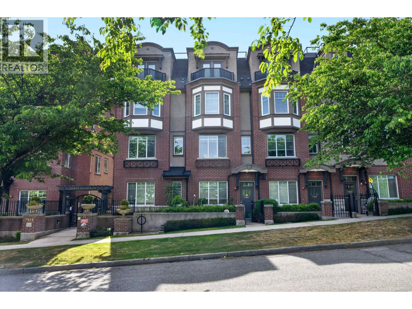 7523 YUKON STREET|Vancouver, British Columbia V5X2Y4