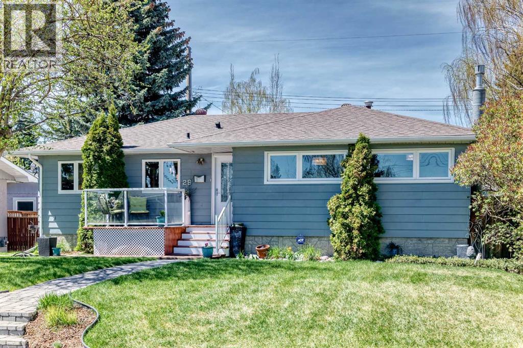 House for Sale in 29 Chisholm Crescent NW|Calgary, Alberta T2L0Y9