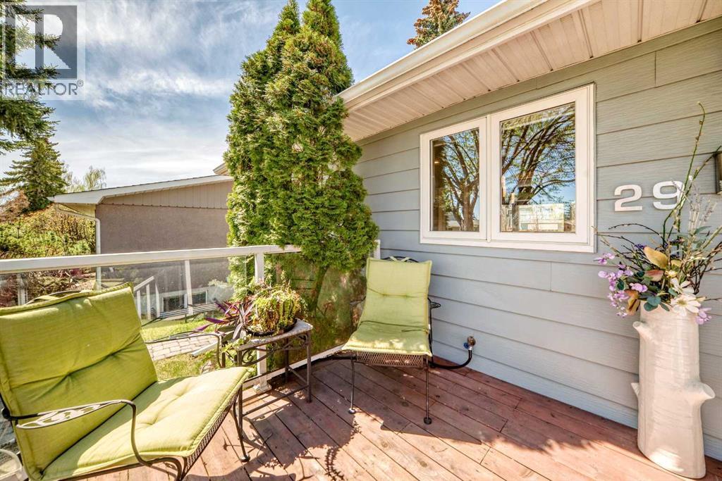 House for Sale in 29 Chisholm Crescent NW|Calgary, Alberta T2L0Y9 5