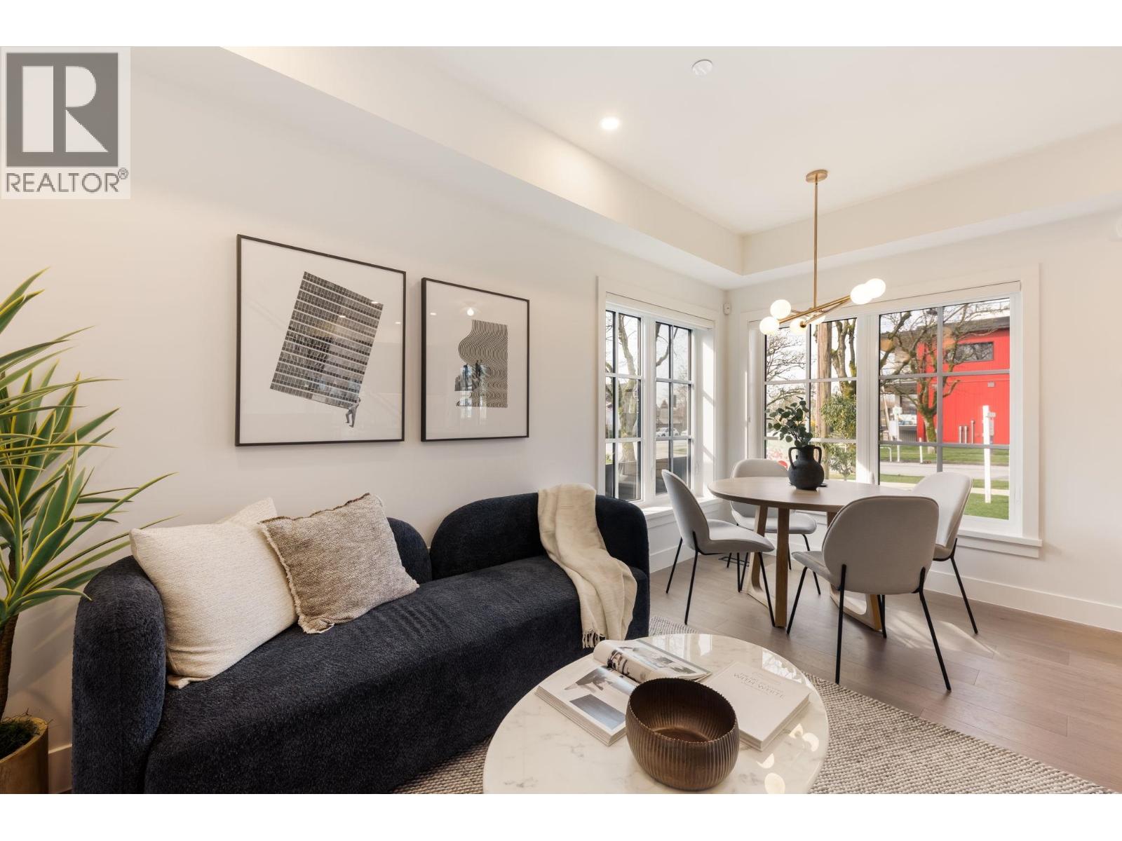 2 550 KASLO STREET|Vancouver, British Columbia V5K3Z2