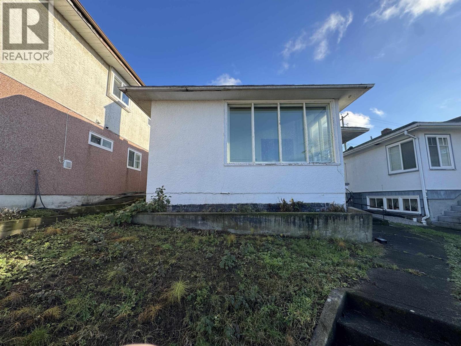 7654 FRASER STREET|Vancouver, British Columbia V5X3W8