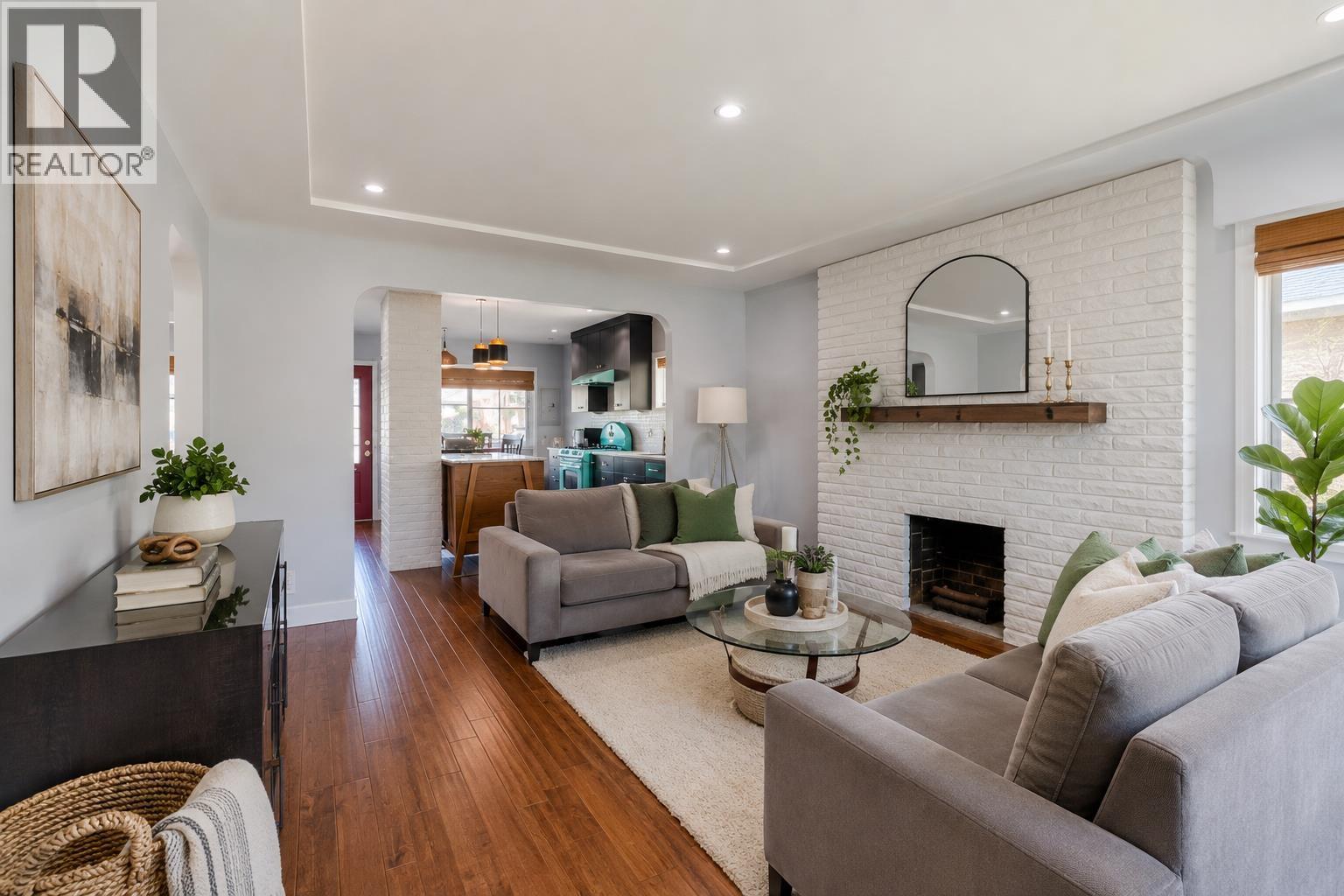 2951 VENABLES STREET|Vancouver, British Columbia V5K2R8