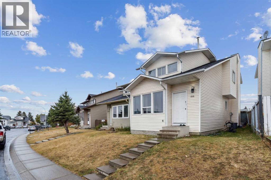 House for Sale in 218 Falmere Way NE|Calgary, Alberta T3J2X9 3