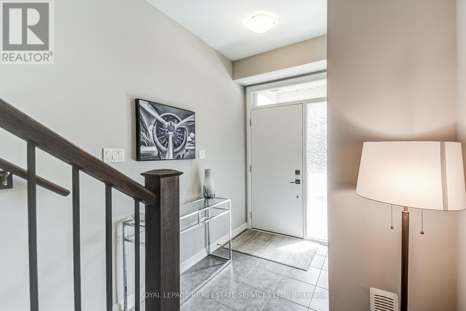 Row / Townhouse for Sale in 143 GROVEWOOD COMMON|Oakville (GO Glenorchy), Ontario L6H0X5 2