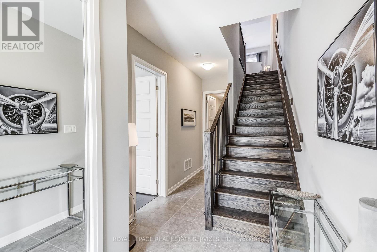 Row / Townhouse for Sale in 143 GROVEWOOD COMMON|Oakville (GO Glenorchy), Ontario L6H0X5 3