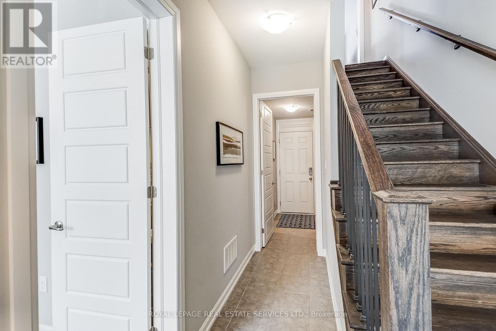 Row / Townhouse for Sale in 143 GROVEWOOD COMMON|Oakville (GO Glenorchy), Ontario L6H0X5 4
