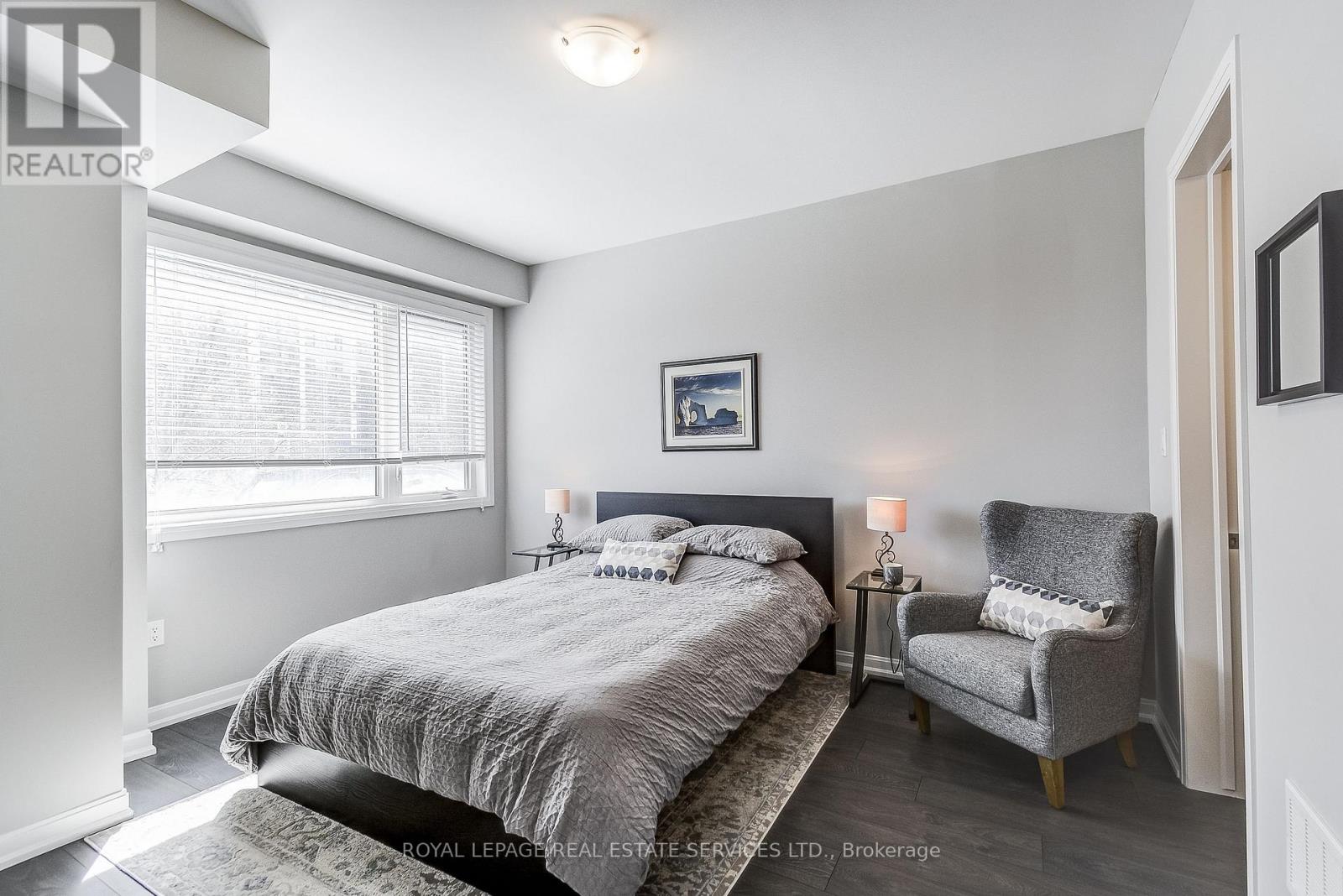 Row / Townhouse for Sale in 143 GROVEWOOD COMMON|Oakville (GO Glenorchy), Ontario L6H0X5 5