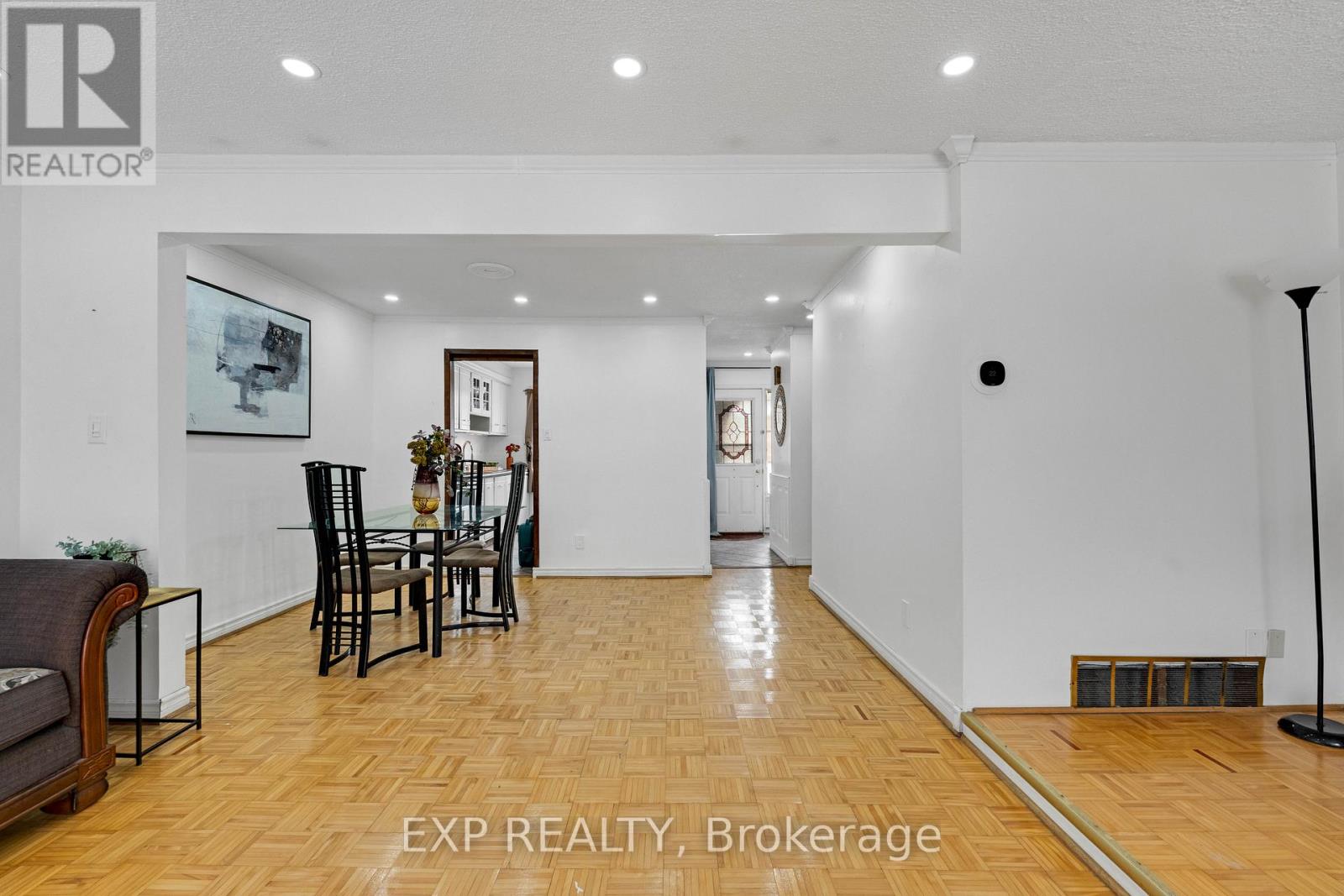 Row / Townhouse for Sale in 4 - 1180 MISSISSAUGA VALLEY BOULEVARD|Mississauga (Mississauga Valleys), Ontario L5A3M9 5