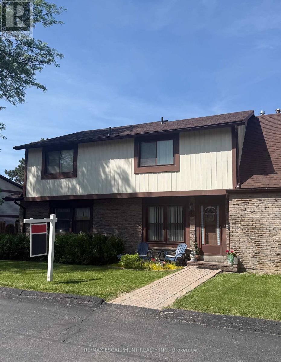 Row / Townhouse for Sale in 19 - 6650 FALCONER DRIVE|Mississauga (Streetsville), Ontario L5N1B5 2