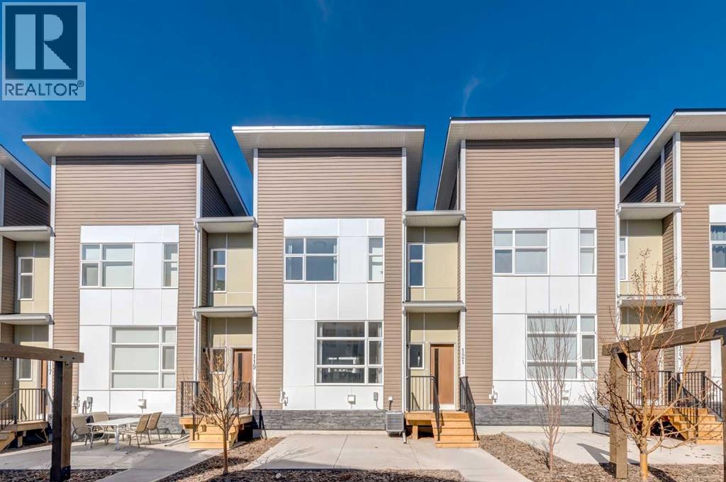 Row / Townhouse for Sale in 121 Walden Lane SE|Calgary, Alberta T2X2A7