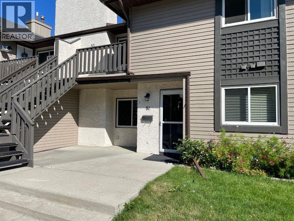 Row / Townhouse for Sale in 81 Cedar Springs Gardens SW|Calgary, Alberta T2W5J9