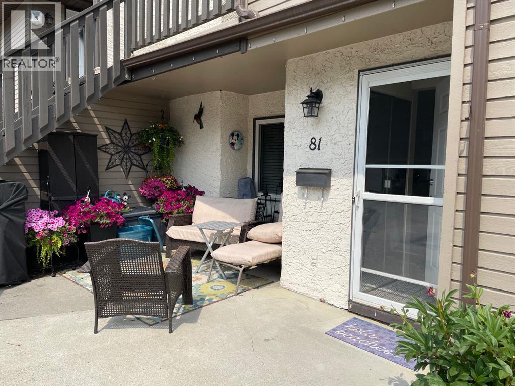 Row / Townhouse for Sale in 81 Cedar Springs Gardens SW|Calgary, Alberta T2W5J9 2