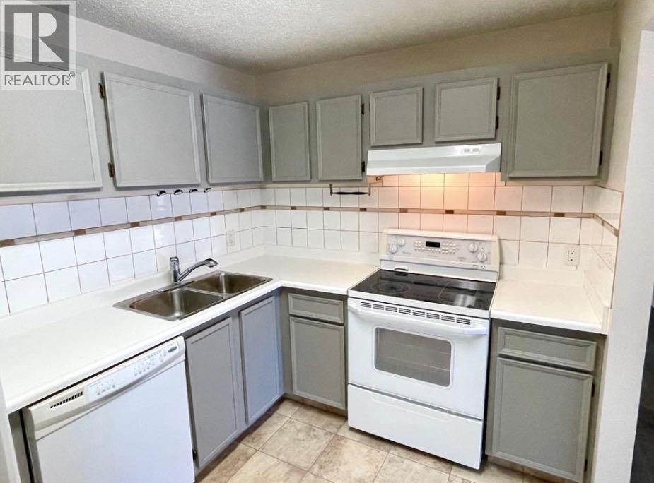Row / Townhouse for Sale in 81 Cedar Springs Gardens SW|Calgary, Alberta T2W5J9 3