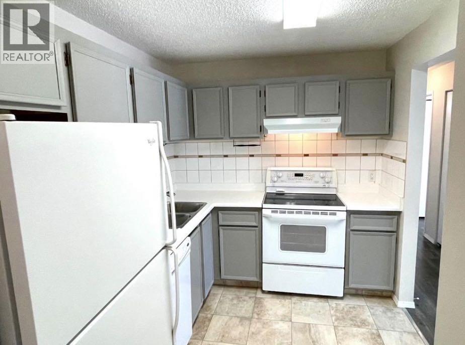 Row / Townhouse for Sale in 81 Cedar Springs Gardens SW|Calgary, Alberta T2W5J9 4