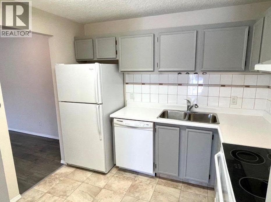 Row / Townhouse for Sale in 81 Cedar Springs Gardens SW|Calgary, Alberta T2W5J9 5