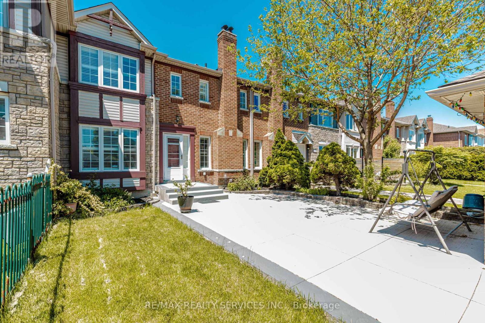 Row / Townhouse for Sale in 1135 BELLAROSA LANE|Mississauga (East Credit), Ontario L5V1L3 2
