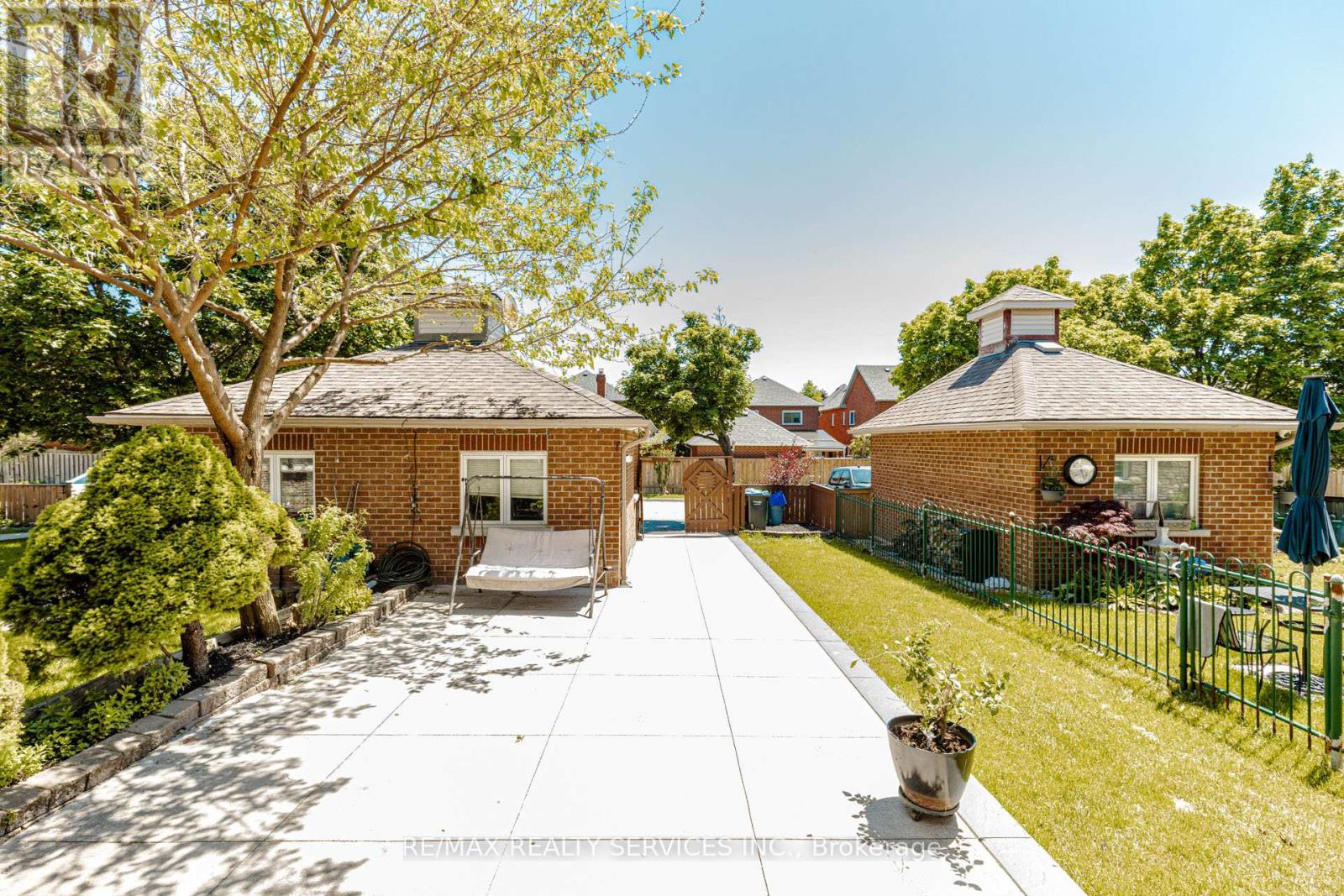 Row / Townhouse for Sale in 1135 BELLAROSA LANE|Mississauga (East Credit), Ontario L5V1L3 3