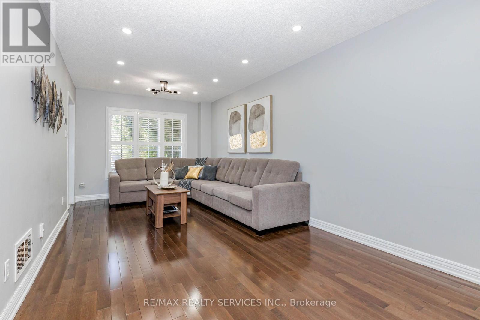 Row / Townhouse for Sale in 1135 BELLAROSA LANE|Mississauga (East Credit), Ontario L5V1L3 5