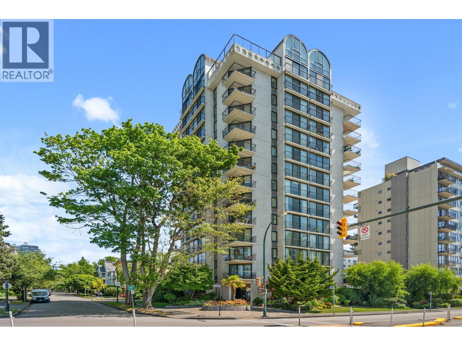 601 1575 BEACH AVENUE|Vancouver, British Columbia V6G1Y5