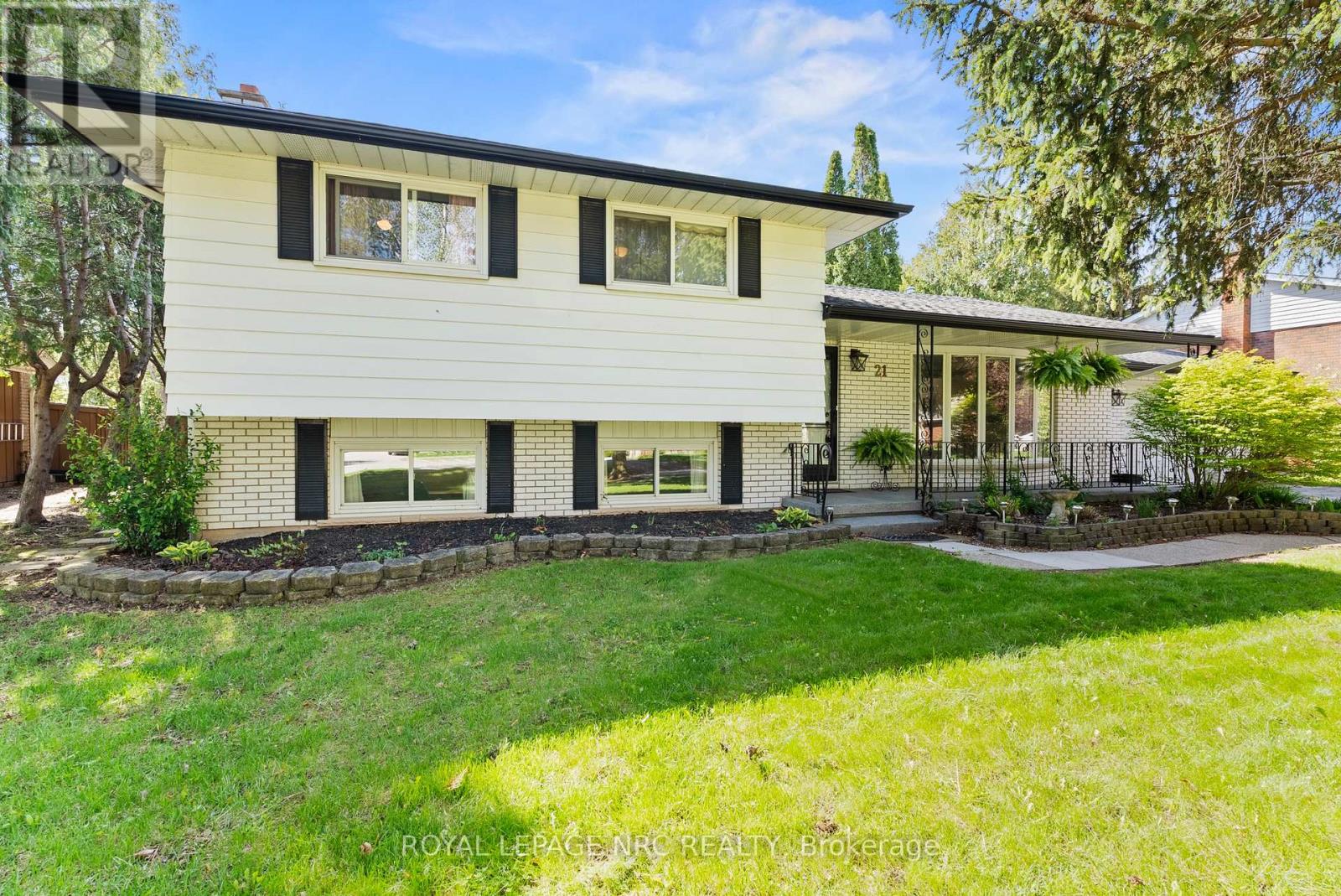 For sale: 21 UPPER CANADA DRIVE, Niagara-on-the-Lake (Town