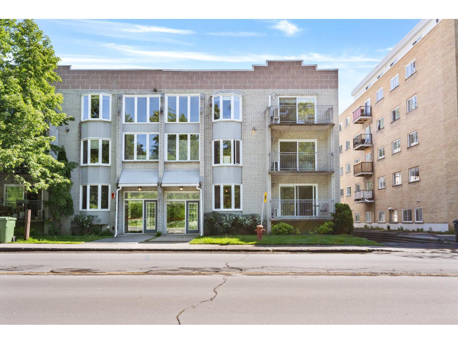 1724 Av. Victoria, #101, Longueuil (Greenfield Park), Quebec J4V1M3