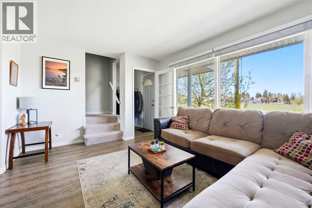 Row / Townhouse for Sale in 583 Killarney Glen Court SW|Calgary, Alberta T3E7H4 5