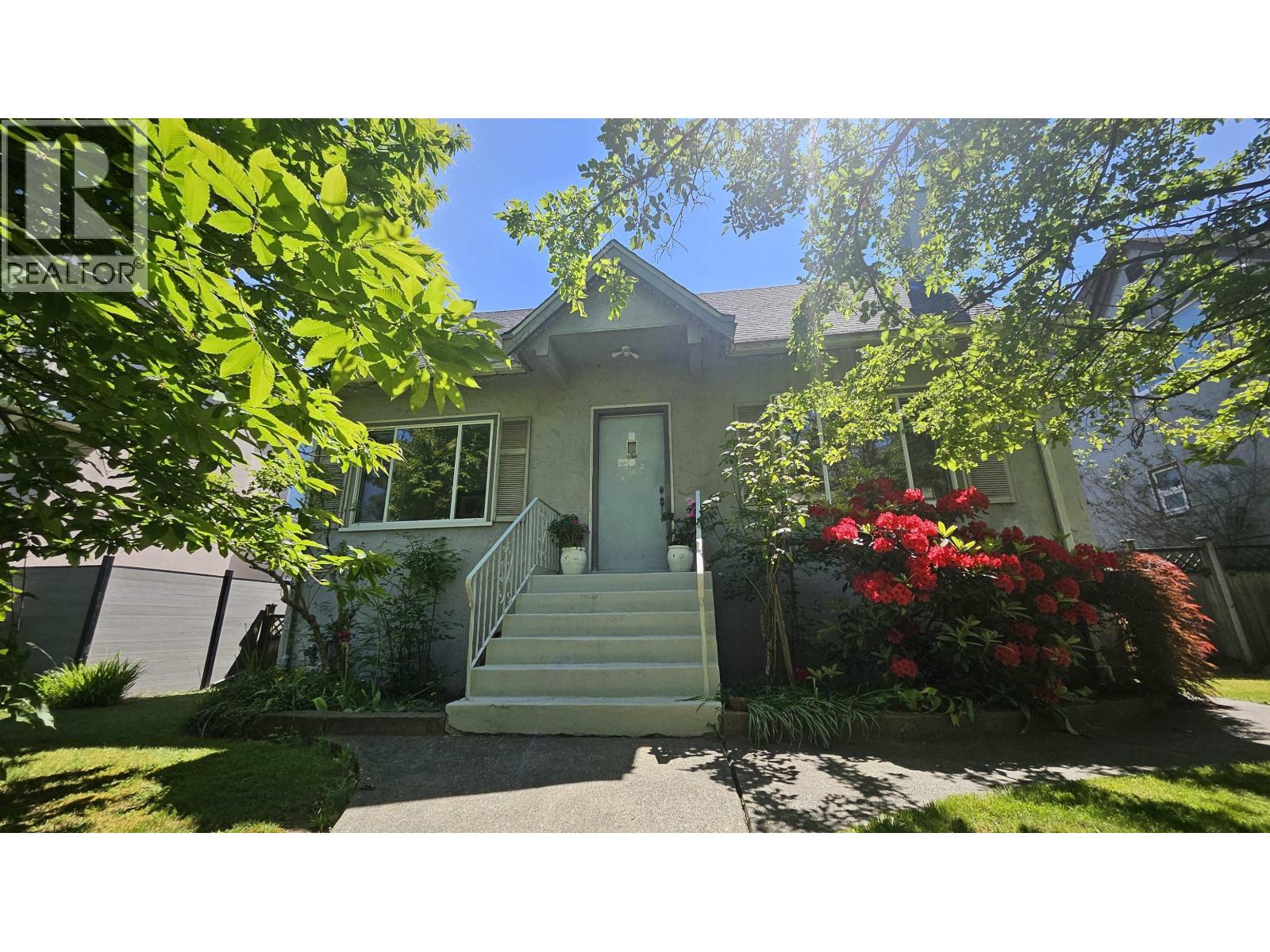 162 W 43RD AVENUE|Vancouver, British Columbia V5Y2T7
