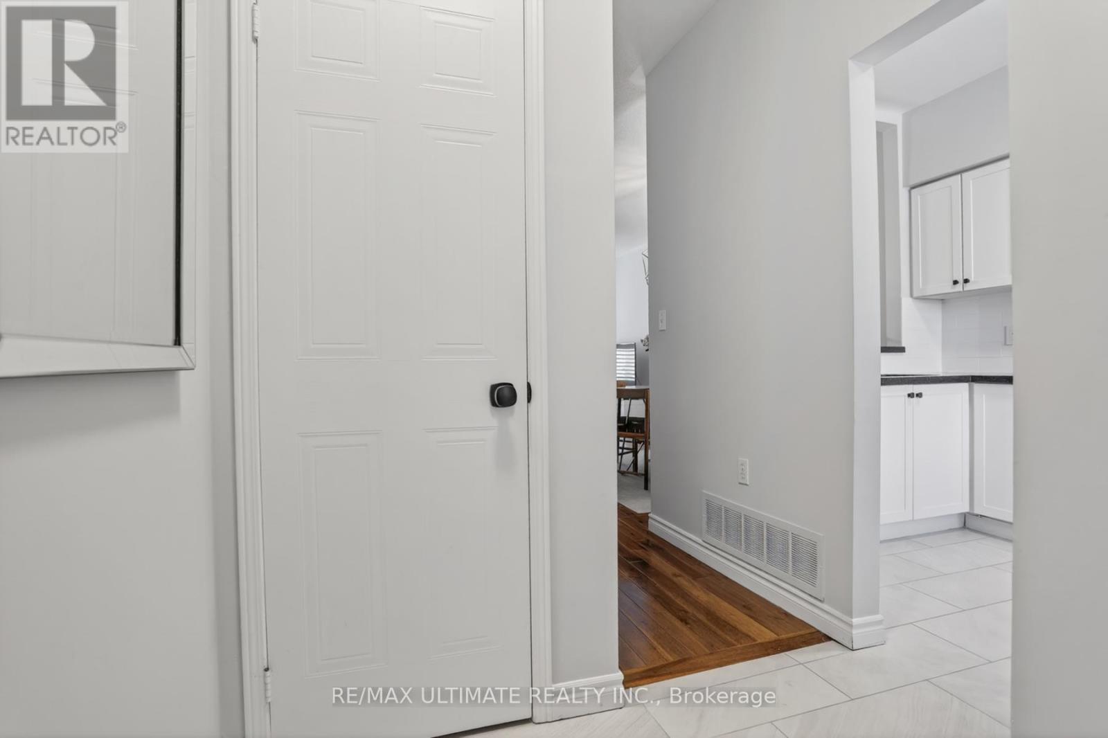 Row / Townhouse for Sale in 21 - 630 EVANS AVENUE|Toronto (Alderwood), Ontario M8W2W6 2