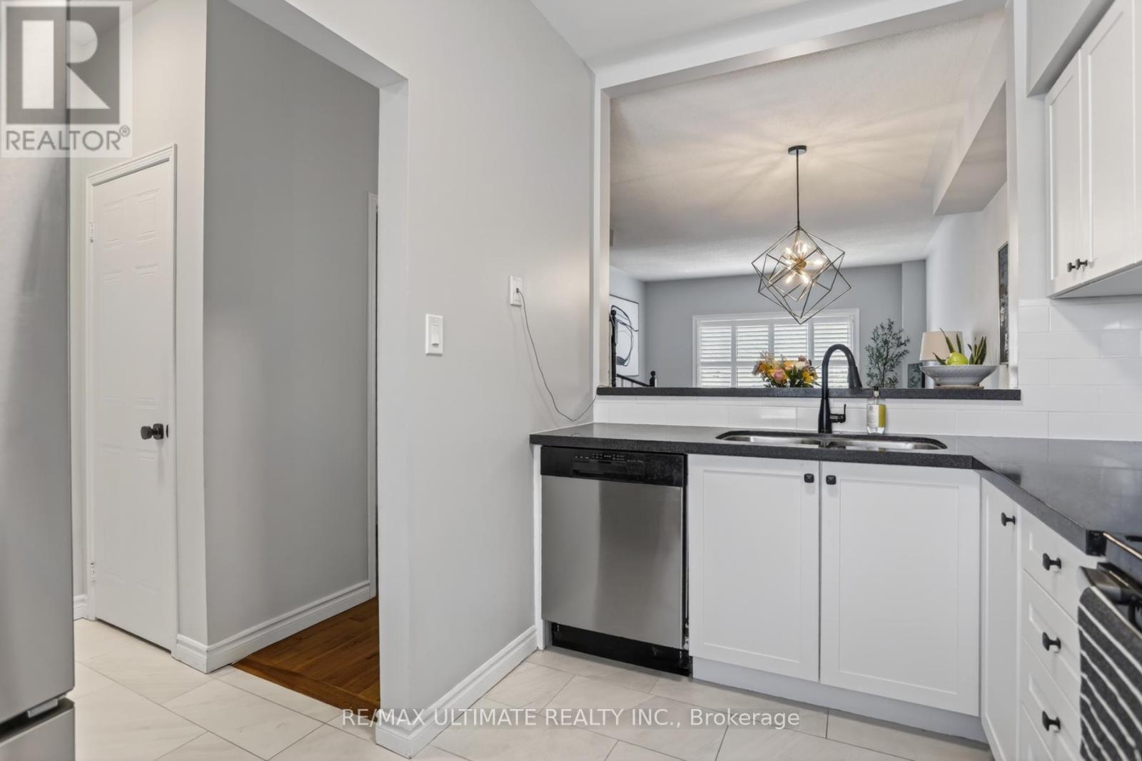 Row / Townhouse for Sale in 21 - 630 EVANS AVENUE|Toronto (Alderwood), Ontario M8W2W6 4