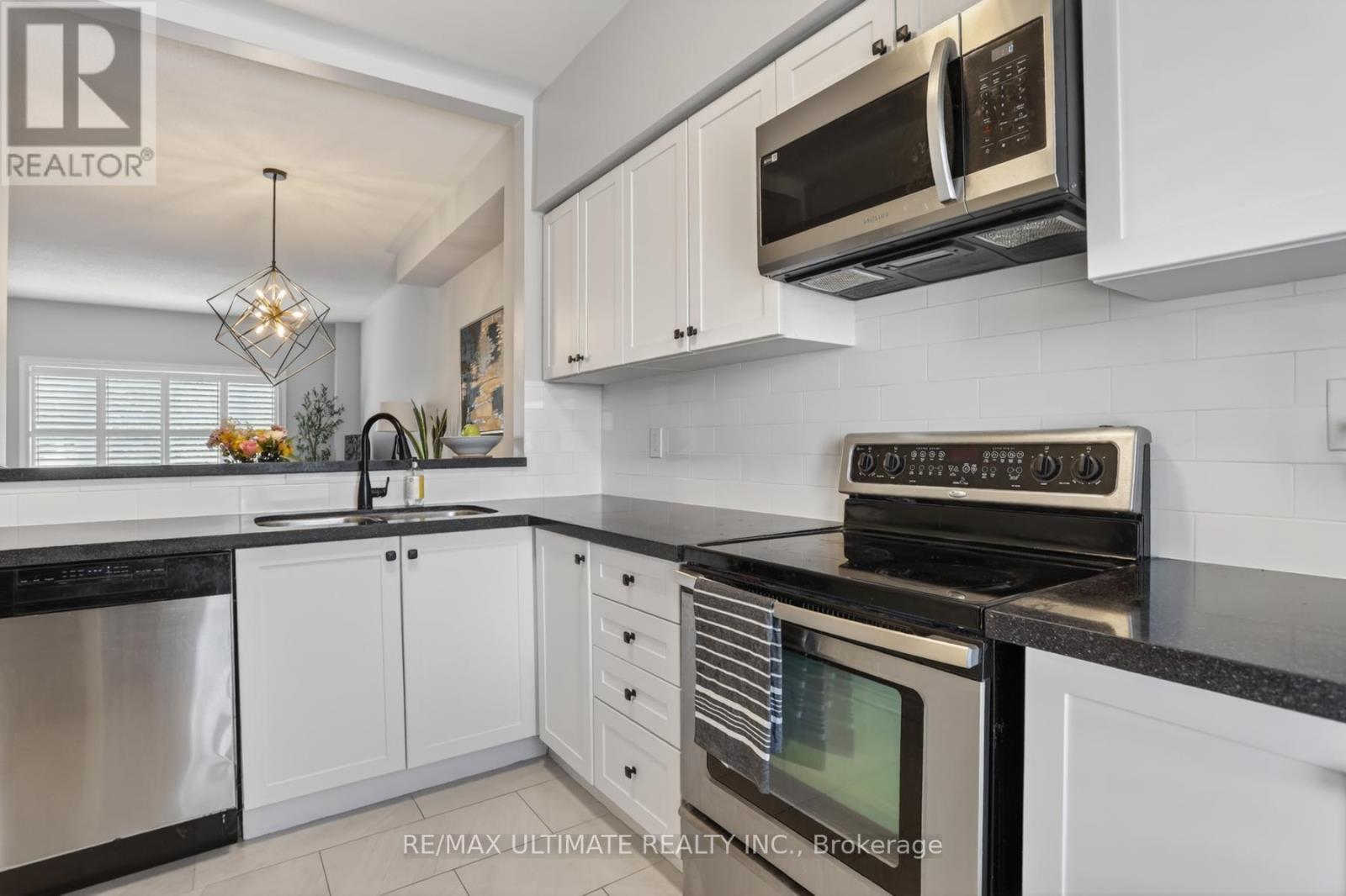 Row / Townhouse for Sale in 21 - 630 EVANS AVENUE|Toronto (Alderwood), Ontario M8W2W6 5