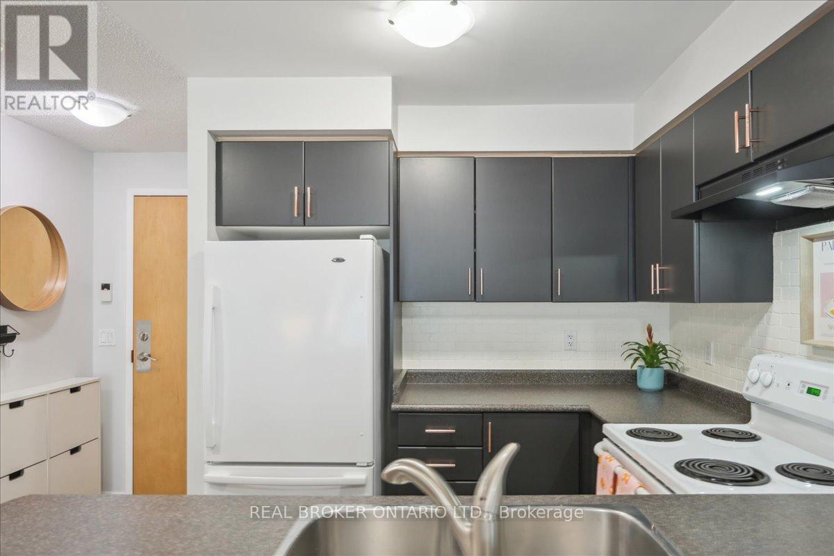 For sale: 608 - 185 LEGION ROAD N, Toronto (Mimico), Ontario