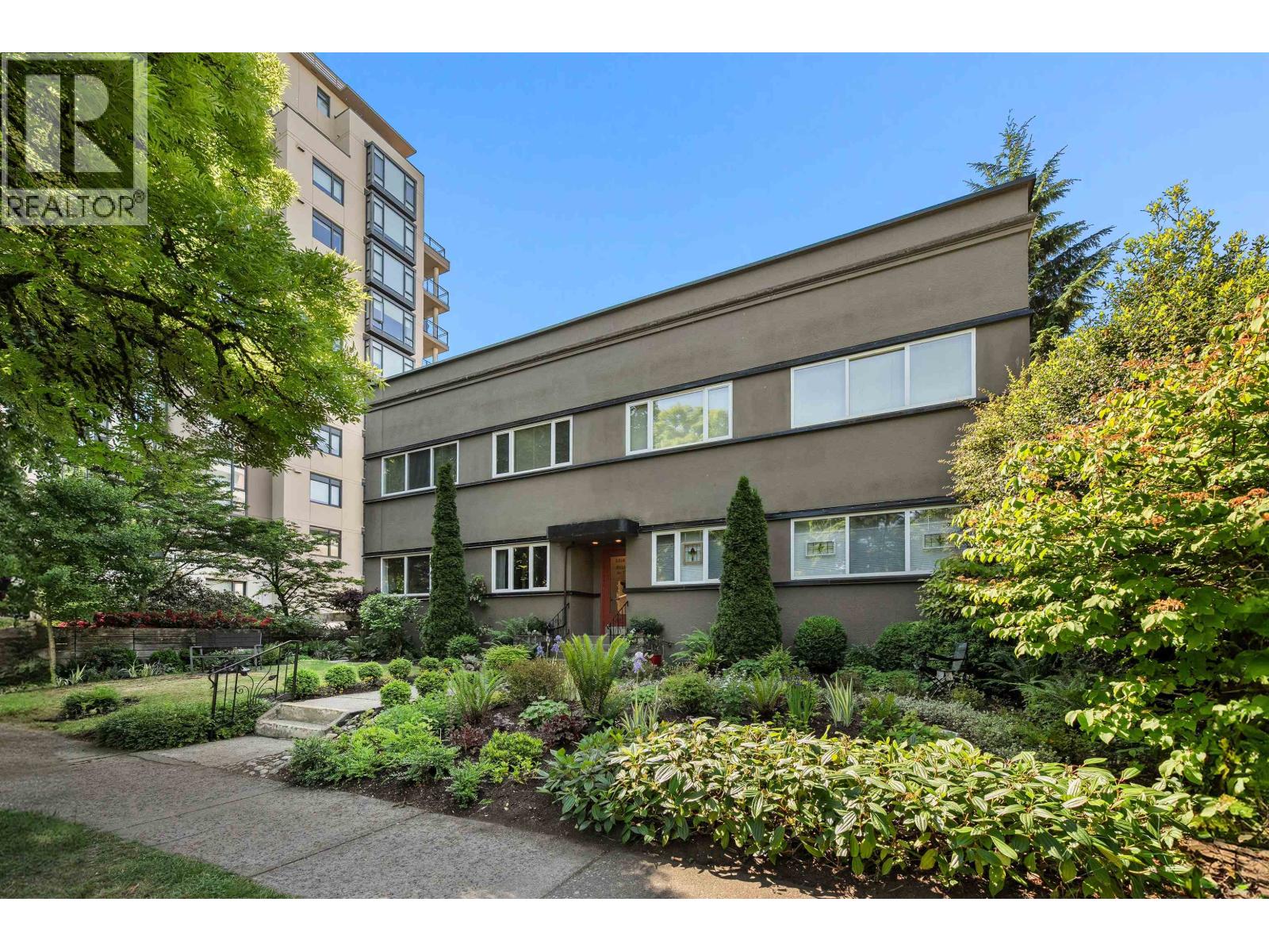 8 2296 W 39TH AVENUE|Vancouver, British Columbia V6M1T9