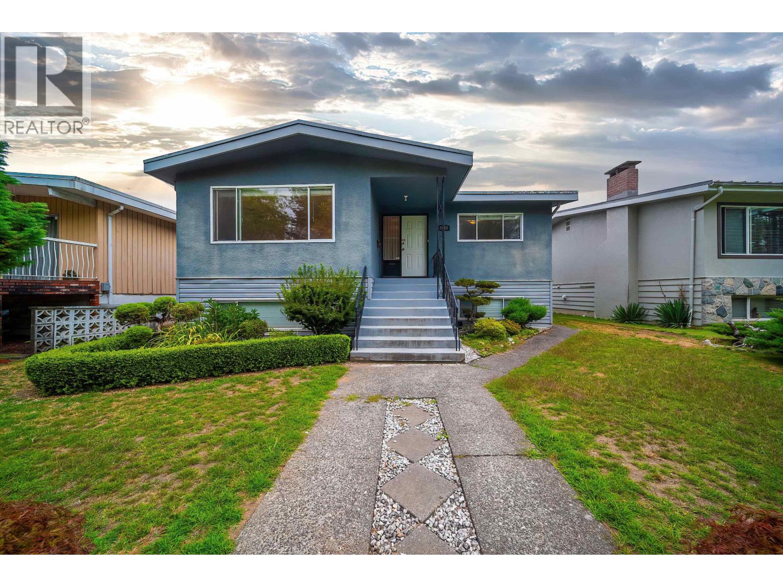 3063 ROSEMONT DRIVE|Vancouver, British Columbia V5S2C8