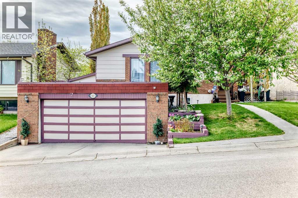 House for Sale in 43 Beaconsfield Way NW|Calgary, Alberta T3K1W9