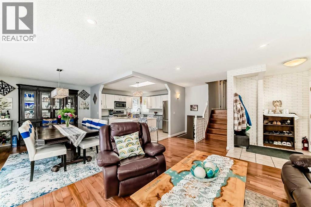 House for Sale in 43 Beaconsfield Way NW|Calgary, Alberta T3K1W9 5